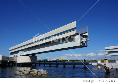 8月　大田33羽田可動橋･首都高速道路1号羽田線 80703763