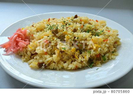 チャーハンと紅ショウガ 80705860