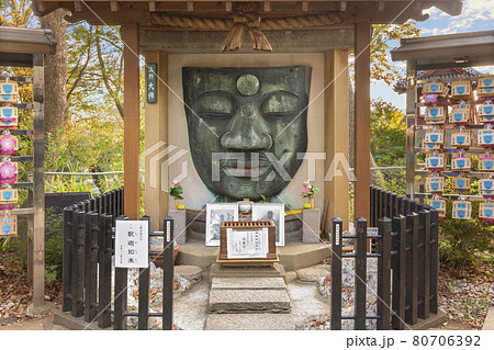 [東京・上野] 上野公園の大仏山にある関東大震災に損壊された大佛の顔面部。 80706392