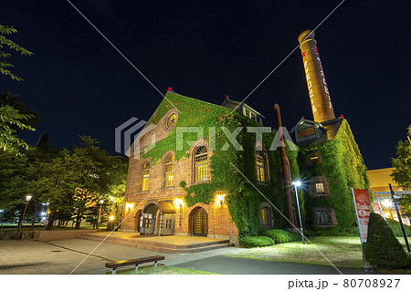 夏のサッポロビール園、開拓使館夜景 80708927