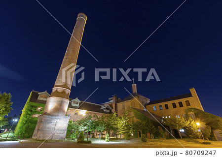 煙突広場より見るサッポロビール博物館夜景 煙突広場より見るサッポロビール博物館夜景 80709247