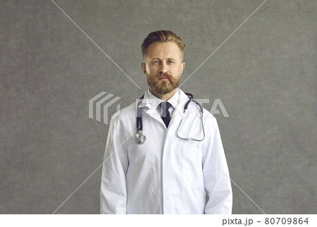 Half-length studio portrait of thoughtful serious confident caucasian doctor 80709864