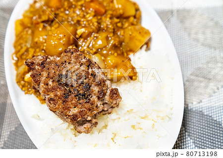 美味しそうなカレーライスの写真 美味しそうなカレーライスの写真 80713198