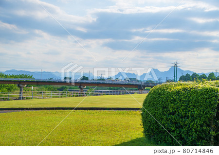 碓氷川河川敷 妙義山方向 西毛総合運動公園付近 初夏の風景 碓氷川河川敷 妙義山方向 西毛総合運動公園付近 初夏の風景 80714846
