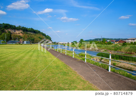 碓氷川 西毛総合運動公園付近 初夏の風景 碓氷川 西毛総合運動公園付近 初夏の風景 80714879