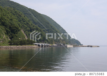 新潟 佐渡 内海府海岸の風景(黒姫大橋付近) 新潟 佐渡 内海府海岸の風景(黒姫大橋付近) 80715083