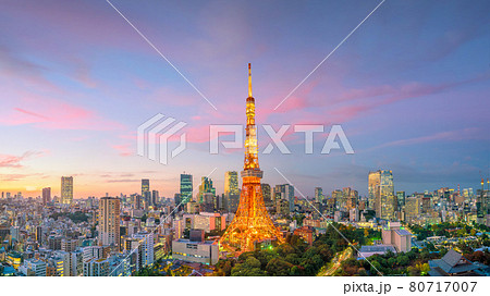 Panorama view of Tokyo city skyline and Tokyo Tower building in Japan 80717007