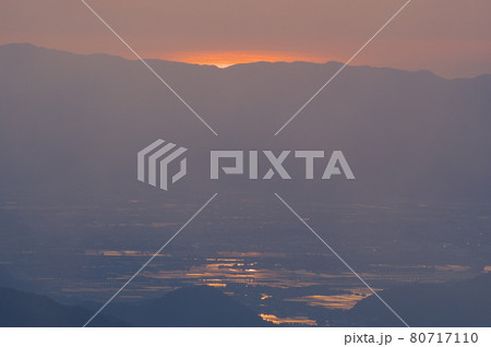 部子山 能楽の里牧場跡からの夕方の眺め 福井県池田町 部子山 能楽の里牧場跡からの夕方の眺め 福井県池田町 80717110