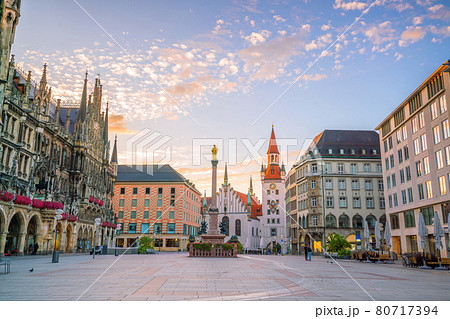 Old Town Hall at Marienplatz Square in Munich Old Town Hall at Marienplatz Square in Munich 80717394
