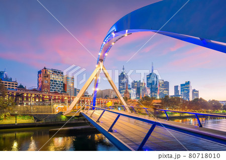 Melbourne city skyline at twilight in Australia Melbourne city skyline at twilight in Australia 80718010