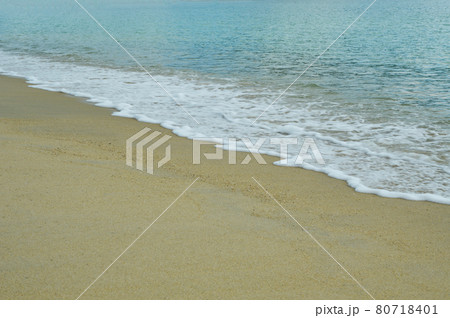 海 波 砂浜 海 波 砂浜 80718401