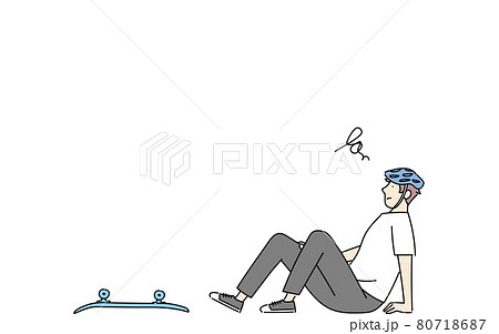 スケートボードのトラブルシーン、転倒して尻もちをつく男性 80718687