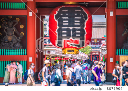 日本の東京都市景観4166人過去最多。五輪“狂行”中、浅草寺は多くの人出=8月4日 日本の東京都市景観4166人過去最多。五輪“狂行”中、浅草寺は多くの人出=8月4日 80719044