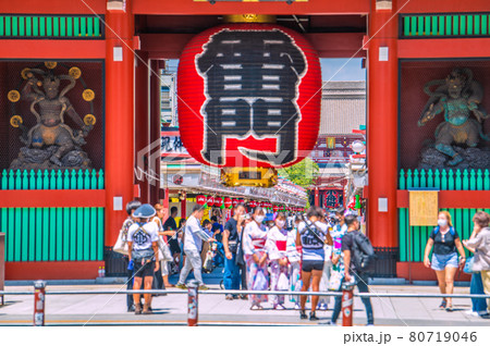 日本の東京都市景観4166人過去最多。五輪“狂行”中、浅草寺は多くの人出＝8月4日 80719046