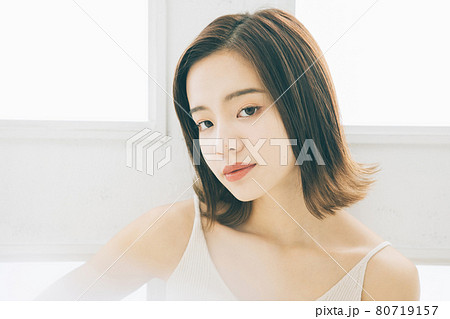 若い女性のヘアスタイルイメージ 80719157