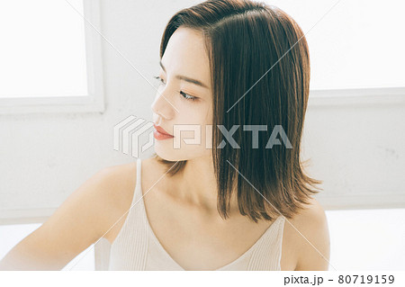 若い女性のヘアスタイルイメージ 80719159