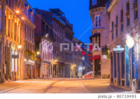 Old town Montreal at famous Cobbled streets at twilight 80719493