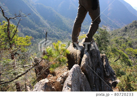 広島県にある鎌倉寺山の登山道 80720233