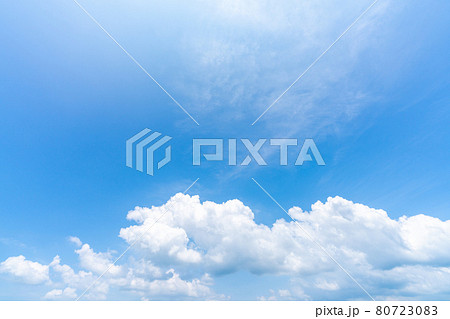 夏の空　青い空・白い雲 80723083