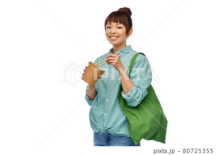 asian woman with reusable bag for food and wok 80725355