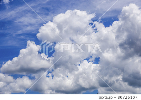 初夏の雲の写真素材 [80726107] - PIXTA