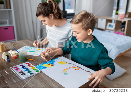 mother and son with colors drawing at home 80726238