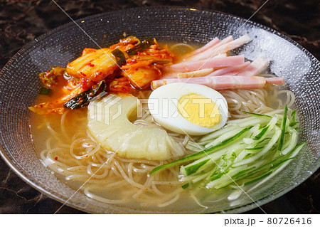 韓国冷麺 80726416