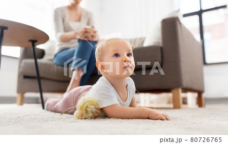 mother and baby crawling on floor at home 80726765