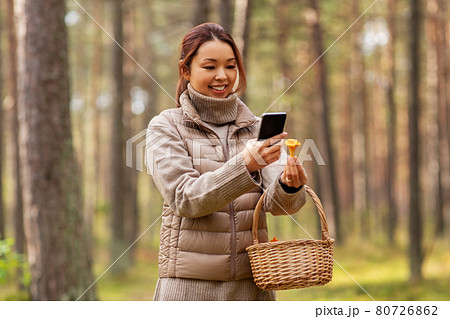 asian woman using smartphone to identify mushroom 80726862