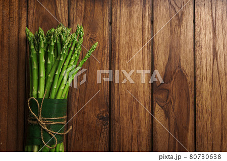 Asparagus from the garden on wood background 80730638