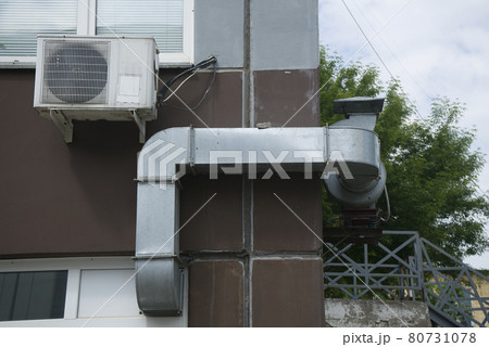 Ventilation pipe made of square profile with fan. 80731078
