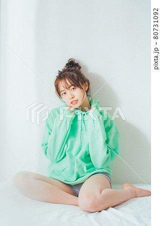 パーカー女子 80731092