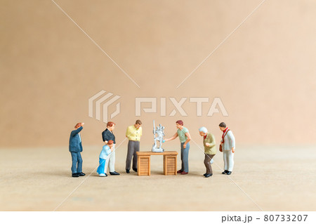 Miniature people, The Sculpture School teaches sculpture courses and sculpture classes. 80733207