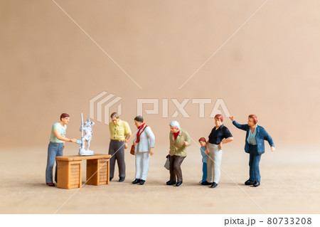 Miniature people, The Sculpture School teaches sculpture courses and sculpture classes. 80733208