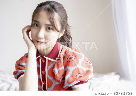 綺麗な女性のポートレート 80733753