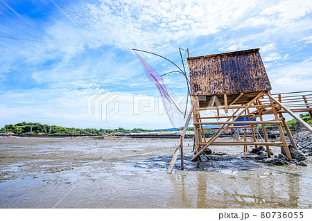 有明海の干潟 くもで網漁 櫓 佐賀県鹿島市 有明海の干潟 くもで網漁 櫓 佐賀県鹿島市 80736055