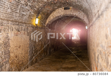 Colle di Val D'elsa, Siena, Tuscany, Italy. The vaulted street is a picturesque covered alley, a medieval passage in the old town. 80736084
