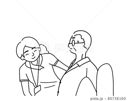 おじいさんを介助する女性介護士 80736160