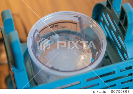 夏に自宅でやるかき氷 夏に自宅でやるかき氷 80739398