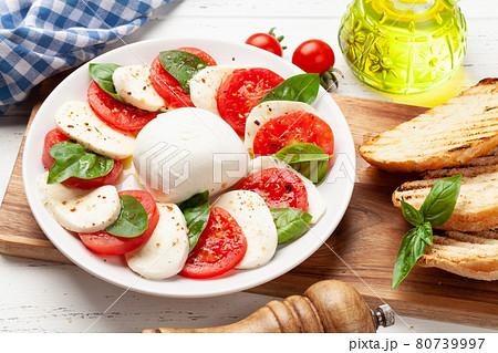 Caprese salad with mozzarella, basil and garden tomatoes Caprese salad with mozzarella, basil and garden tomatoes 80739997