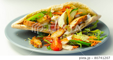 Mediterranean style pitta prepared with spicy chicken, cucumber, tomato, salad and mayo sauce Mediterranean style pitta prepared with spicy chicken, cucumber, tomato, salad and mayo sauce 80741207