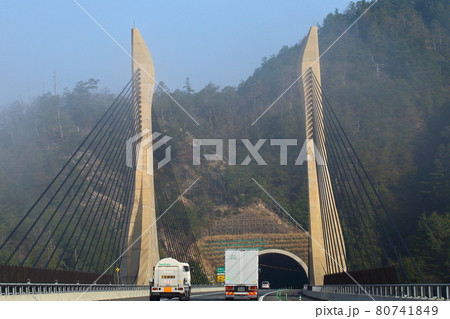 朝霧・近江大鳥橋・新名神高速道路【滋賀県甲賀市】 朝霧・近江大鳥橋・新名神高速道路【滋賀県甲賀市】 80741849