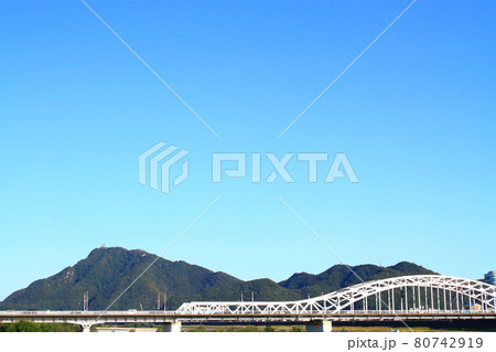 岐阜市、金華山と忠節橋の風景 岐阜市、金華山と忠節橋の風景 80742919