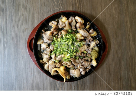 地鶏の炭火焼 80743105