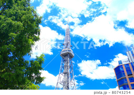 名古屋市、名古屋テレビ塔と新緑の風景 名古屋市、名古屋テレビ塔と新緑の風景 80743254