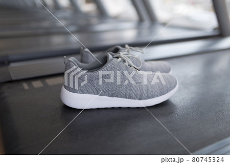 フィットネスクラブ 80745324