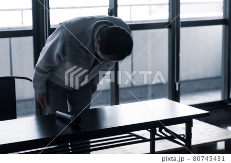 作業着の男性 作業着の男性 80745431