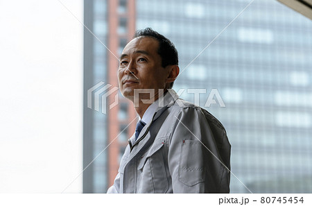 作業着の男性 作業着の男性 80745454