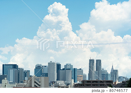 開会式 都庁の上を飛ぶブルーインパルス 開会式 都庁の上を飛ぶブルーインパルス 80746577