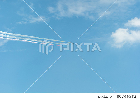 開会式 都心上空を飛ぶブルーインパルス 開会式 都心上空を飛ぶブルーインパルス 80746582